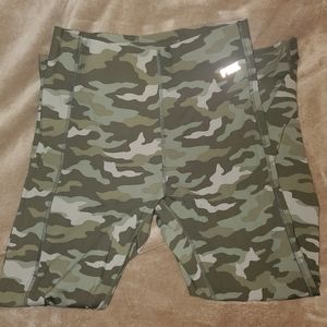 NWOT Camo leggins/yoga pants
